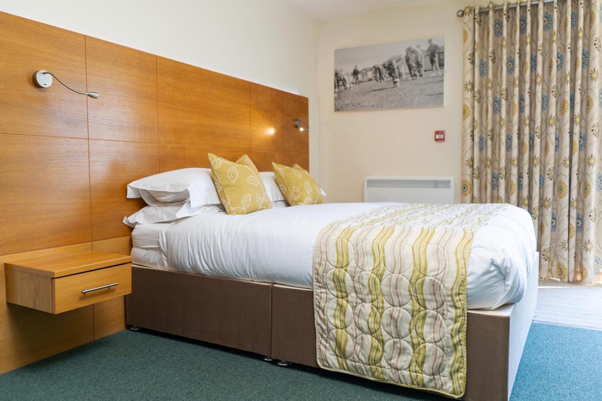 Croyde Bay Hotel Or Self Catering Exterior photo